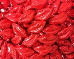 Kisses - Milk Chocolate Lips In Red Foil 300g -Snack Sales 2024 Kisses Milk Chocolate Red