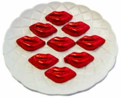 Kisses - Milk Chocolate Lips In Red Foil 5kg